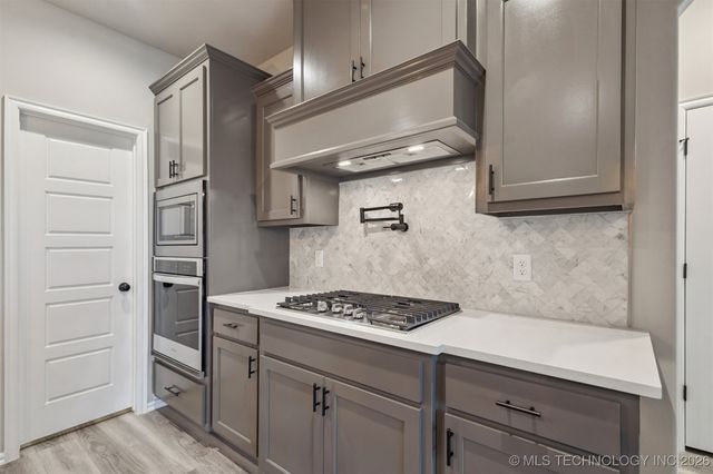 2721 S 8th Street, Broken Arrow, OK 74012