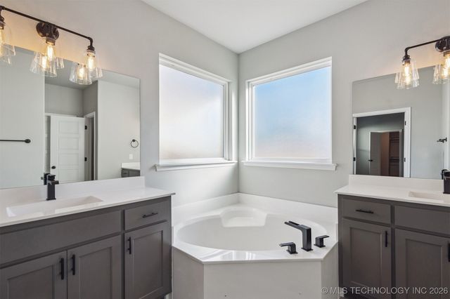 2721 S 8th Street, Broken Arrow, OK 74012