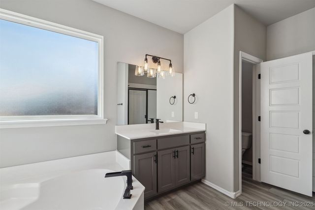 2721 S 8th Street, Broken Arrow, OK 74012