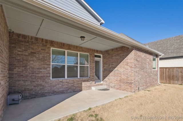 2721 S 8th Street, Broken Arrow, OK 74012