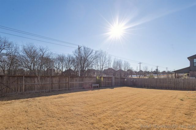 2721 S 8th Street, Broken Arrow, OK 74012