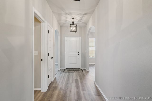 2721 S 8th Street, Broken Arrow, OK 74012