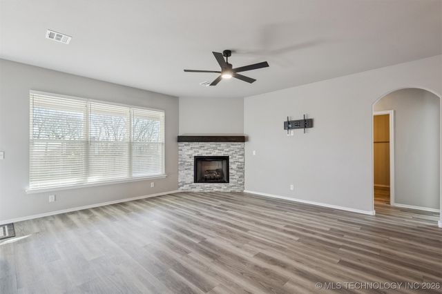 2721 S 8th Street, Broken Arrow, OK 74012