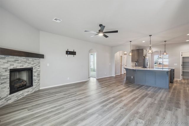 2721 S 8th Street, Broken Arrow, OK 74012