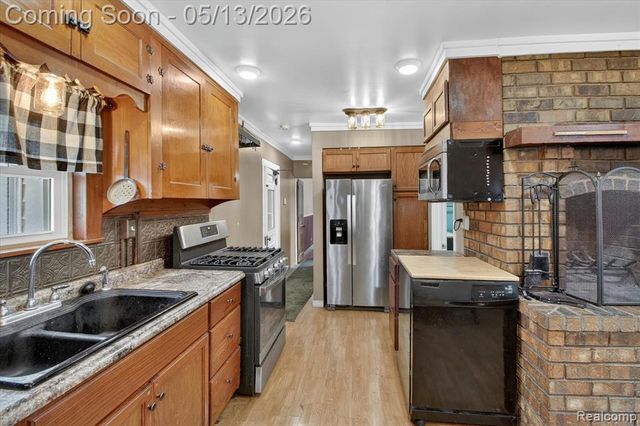 50 Clarence Street, Belleville, MI 48111