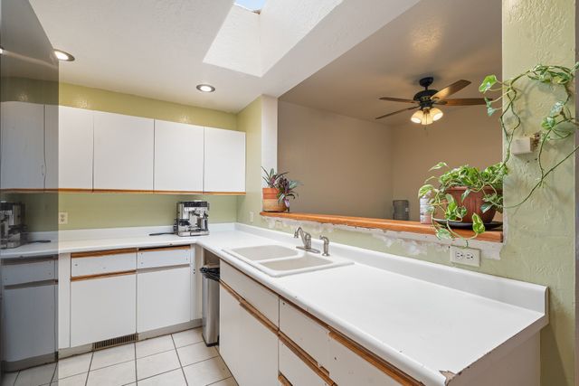 3913 Los Milagros Avenue, Santa Fe, NM 87507