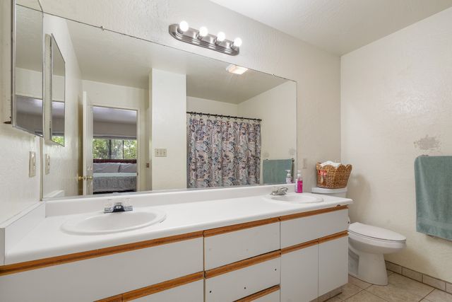 3913 Los Milagros Avenue, Santa Fe, NM 87507