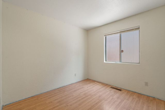 3913 Los Milagros Avenue, Santa Fe, NM 87507