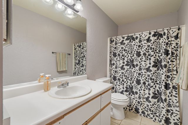 3913 Los Milagros Avenue, Santa Fe, NM 87507