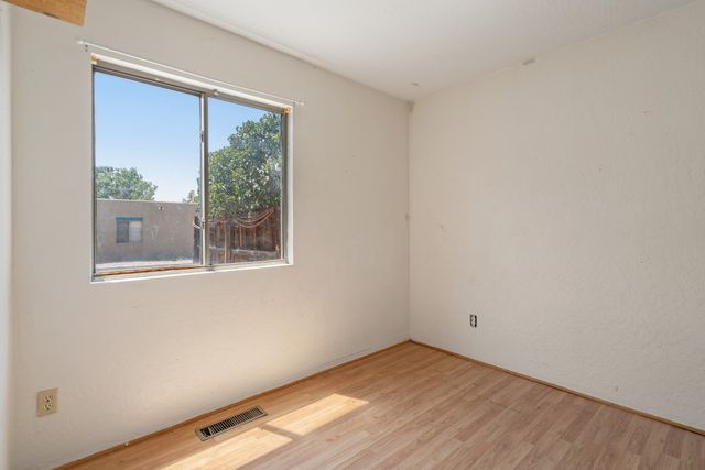 3913 Los Milagros Avenue, Santa Fe, NM 87507