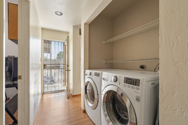 3913 Los Milagros Avenue, Santa Fe, NM 87507