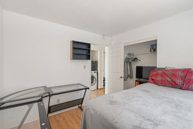 3913 Los Milagros Avenue, Santa Fe, NM 87507