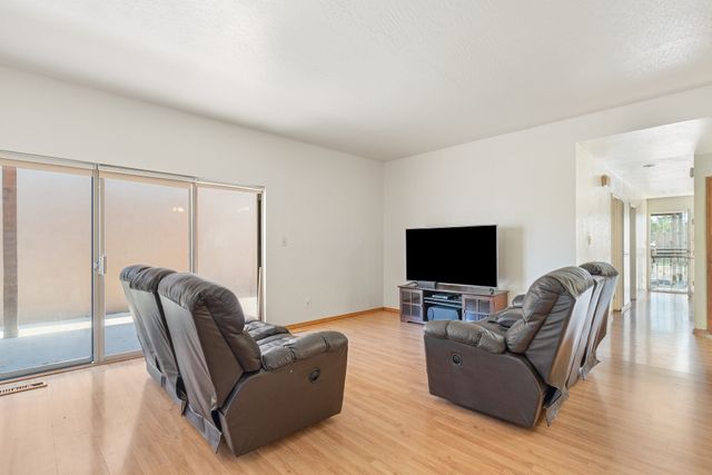 3913 Los Milagros Avenue, Santa Fe, NM 87507