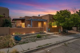 3913 Los Milagros Avenue, Santa Fe, NM 87507