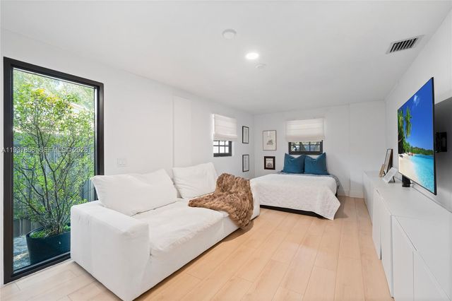 638 NE 141st St, North Miami, FL 33161