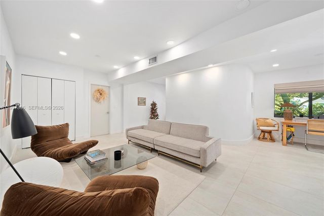 638 NE 141st St, North Miami, FL 33161