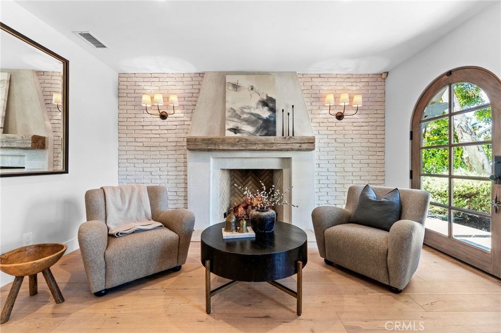 Image 6 of property listing at 1807 Newport Hills E, Newport Beach, CA 92660