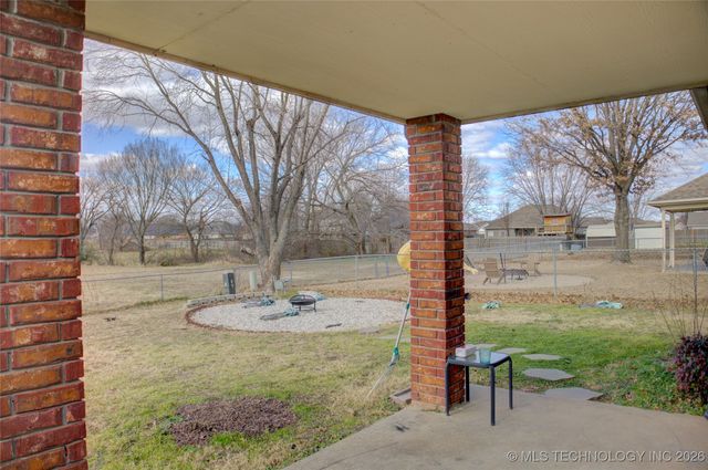 11610 N 109th Place E, Collinsville, OK 74021