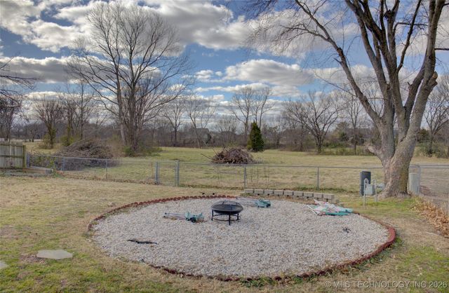 11610 N 109th Place E, Collinsville, OK 74021