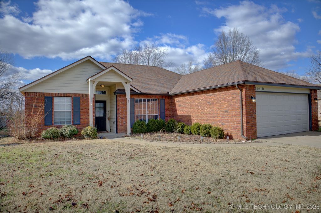 11610 N 109th Place E, Collinsville, OK 74021