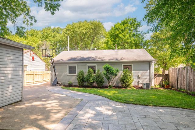 2115 Oaklawn AVENUE, Waukesha, WI 53188