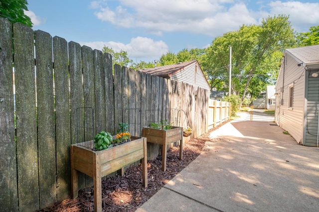 2115 Oaklawn AVENUE, Waukesha, WI 53188