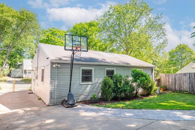 2115 Oaklawn AVENUE, Waukesha, WI 53188