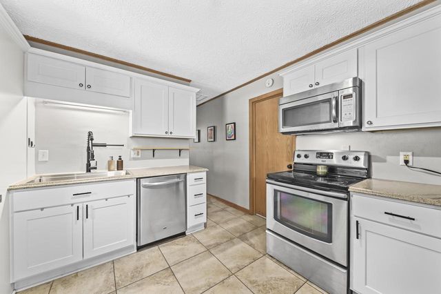 2115 Oaklawn AVENUE, Waukesha, WI 53188