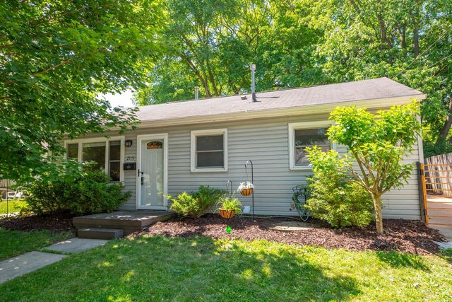 2115 Oaklawn AVENUE, Waukesha, WI 53188