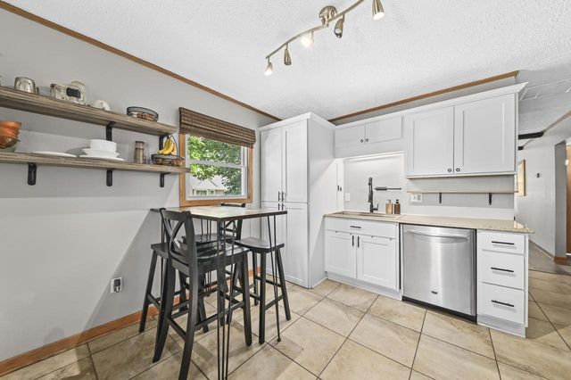 2115 Oaklawn AVENUE, Waukesha, WI 53188