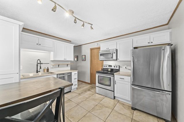 2115 Oaklawn AVENUE, Waukesha, WI 53188
