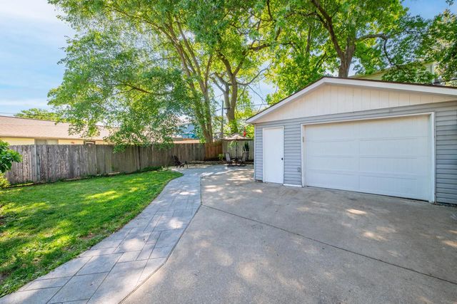 2115 Oaklawn AVENUE, Waukesha, WI 53188