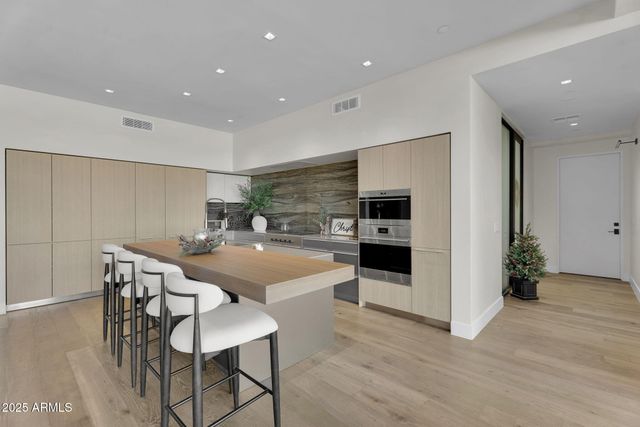 6321 E PHOENICIAN Boulevard 7, Scottsdale, AZ 85251