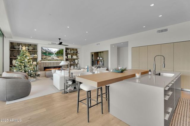 6321 E PHOENICIAN Boulevard 7, Scottsdale, AZ 85251