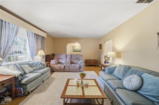 2810 Acres RD, Portsmouth, VA 23703