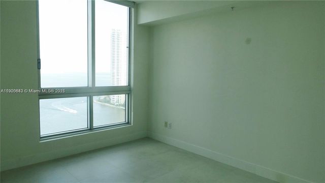 300 S Biscayne Blvd T-1814, Miami, FL 33131