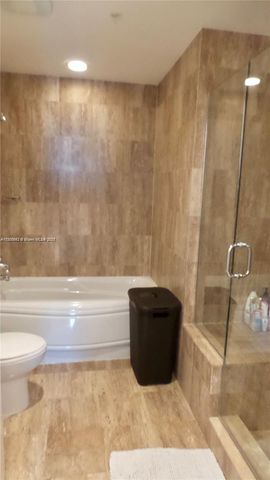 300 S Biscayne Blvd T-1814, Miami, FL 33131