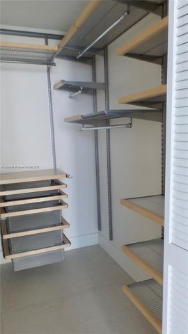 300 S Biscayne Blvd T-1814, Miami, FL 33131