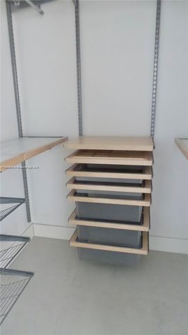 300 S Biscayne Blvd T-1814, Miami, FL 33131