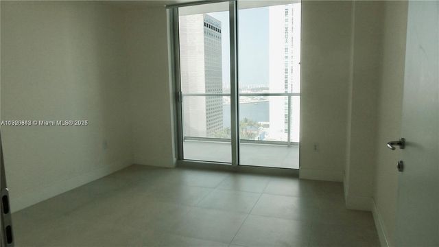 300 S Biscayne Blvd T-1814, Miami, FL 33131
