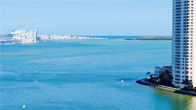 300 S Biscayne Blvd T-1814, Miami, FL 33131