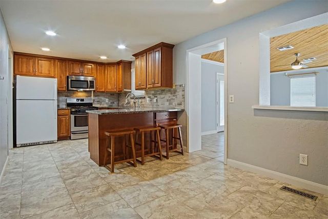 1104 Silver Maple, Moore, OK 73160