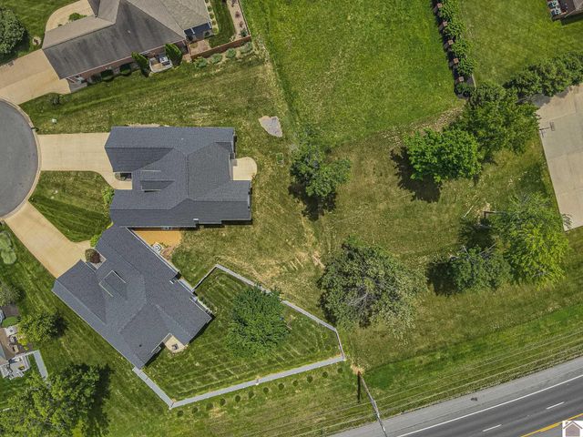 1315 Pillar Chase, Paducah, KY 42001