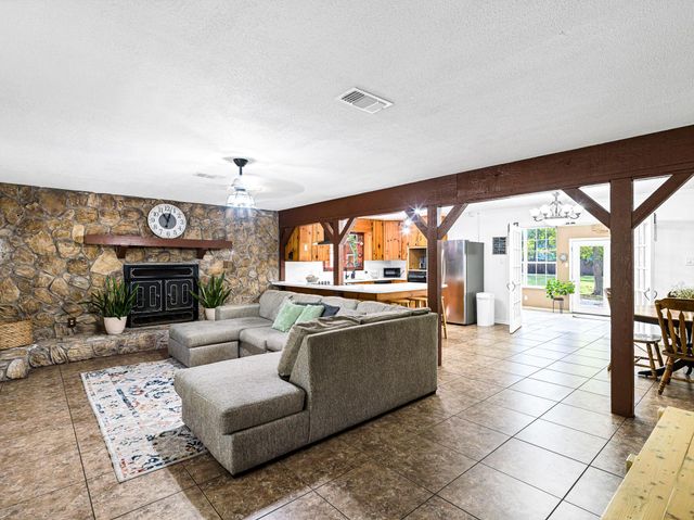 1512 County Road 3709, Splendora, TX 77372