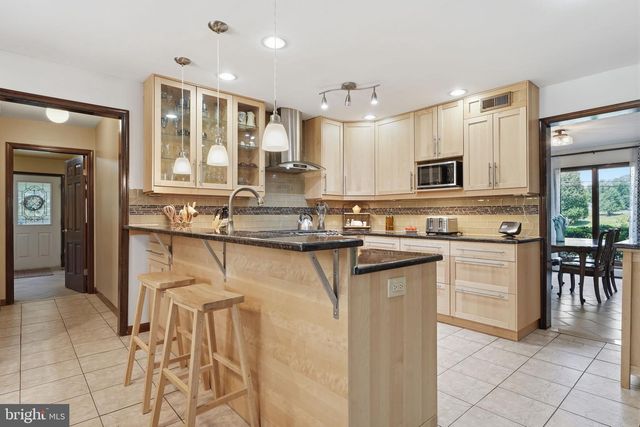 560 LOWER HOLLAND RD, Southampton, PA 18966