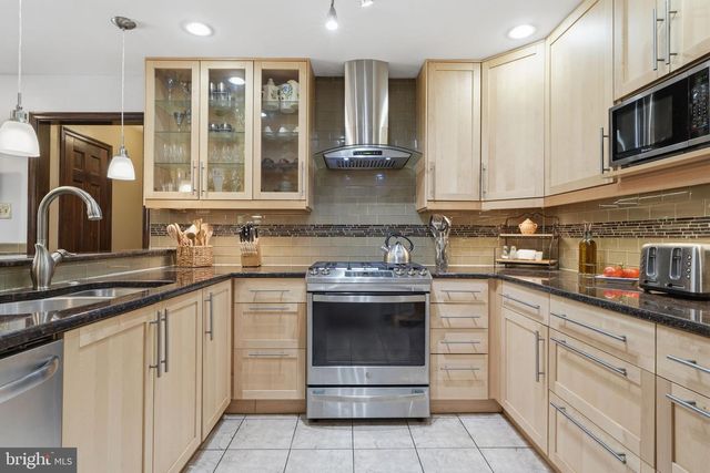 560 LOWER HOLLAND RD, Southampton, PA 18966