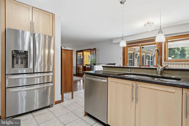 560 LOWER HOLLAND RD, Southampton, PA 18966