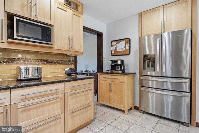 560 LOWER HOLLAND RD, Southampton, PA 18966