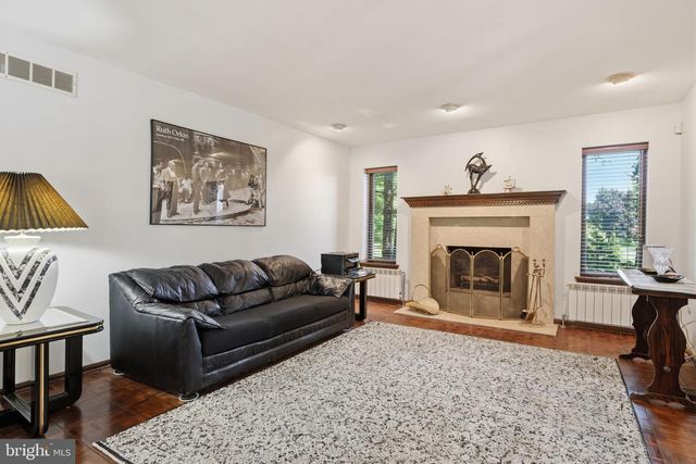 560 LOWER HOLLAND RD, Southampton, PA 18966