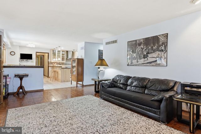 560 LOWER HOLLAND RD, Southampton, PA 18966